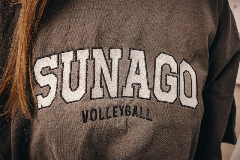 SUNAGO T-Shirt Brodé Gris – Image 2
